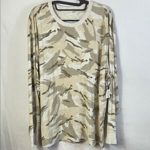 Old Navy Beige Camo Long Sleeve Tee front pocket crewneck size XL